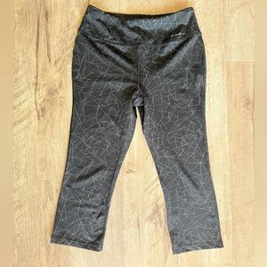 Women’s Eddie Bauer Black Geometric Capri Workout Leggings Size Medium